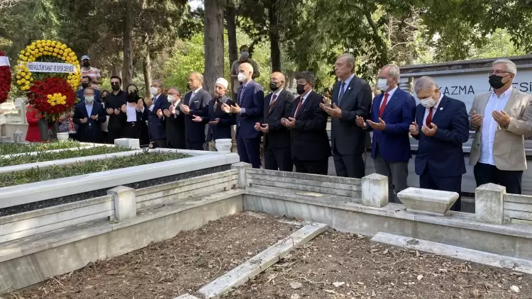 Metin Oktay kabri başında anıldı