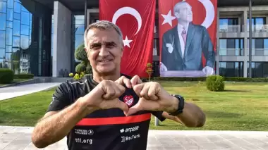 Şenol Güneş eşyalarını toplayarak veda etti!