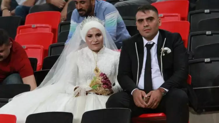 Gaziantep FK-Antalyaspor maçında gelin-damat sürprizi
