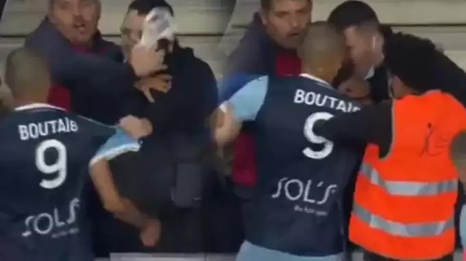 Eski Malatyasporlu Khalid Boutaib tribündeki taraftarla kavga etti