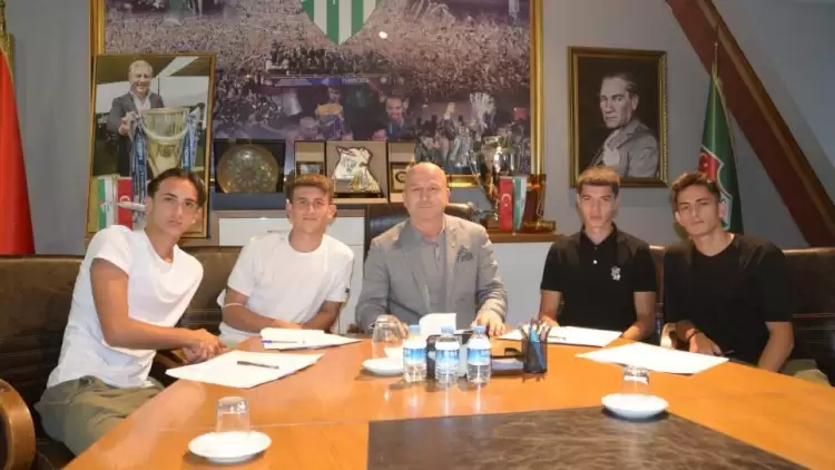 Transfer | Bursaspor, altyapıdan 4 futbolcu ile profesyonel sözleşme imzaladı