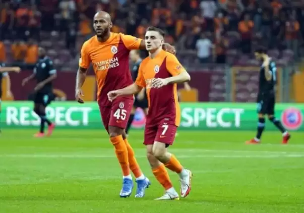 Galatasaray taraftarı Kerem Aktürkoğlu ve Marcao'yu tribüne çağırdı