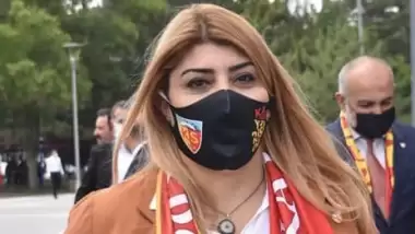 Berna Gözbaşı iki maçı işaret etti: Galatasaray ve Giresunspor...