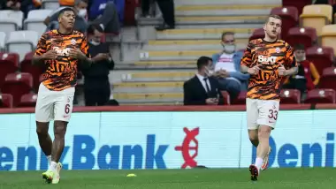 Galatasaray taraftarından futbolculara Metin Oktay hatırlatması