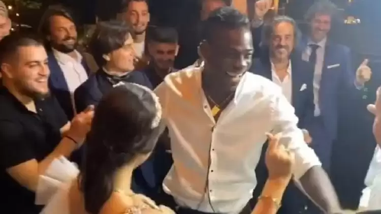 VİDEO - Onu böyle görmediniz! Balotelli çiftetelli oynuyor...