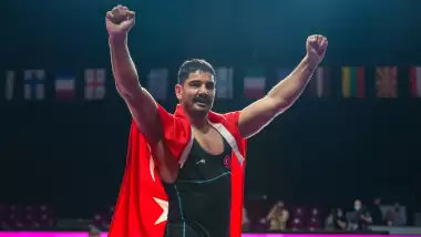 Milli güreşçi Taha Akgül, dünya üçüncüsü