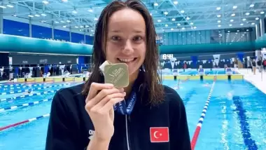Milli yüzücümüz Viktoria Zeynep Güneş, dünya şampiyonu!