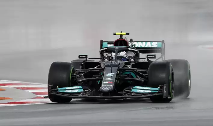 İstanbul'un en hızlısı Hamilton ama pole pozisyonu Bottas'ın