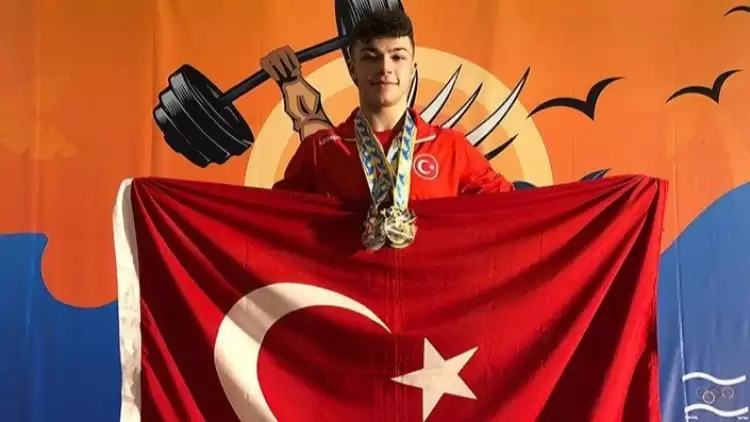 Hakan Şükrü Kurnaz, halterde Yıldızlar Dünya şampiyonu oldu