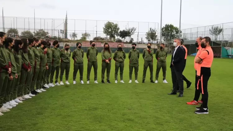 Trabzonspor'da kadın futbol takımı kuruldu! Ağaoğlu'ndan ziyaret...