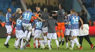  Zirvede 'Fırtına' var! 10 kişilik Fenerbahçe direnemedi