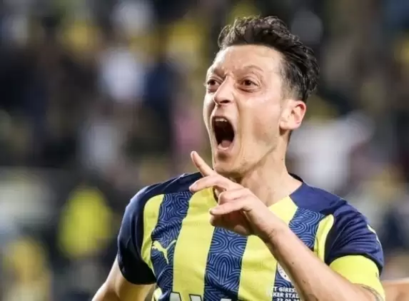 Rusya'dan Fenerbahçeli Mesut Özil analizi: "Tartışmalı bir karakter ama..."
