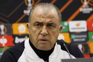 Terim'den UEFA'ya eleştiri: Bu maç neden 22.00'de oynanır? 