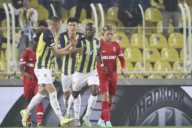 Fenerbahçe'de Pelkas'tan sonra Valencia da penaltı kaçırdı