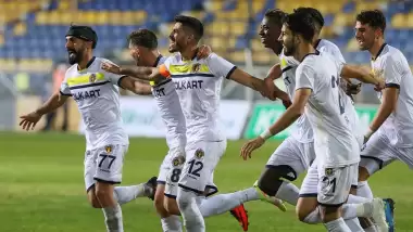 Menemenspor'dan orta sahaya takviye