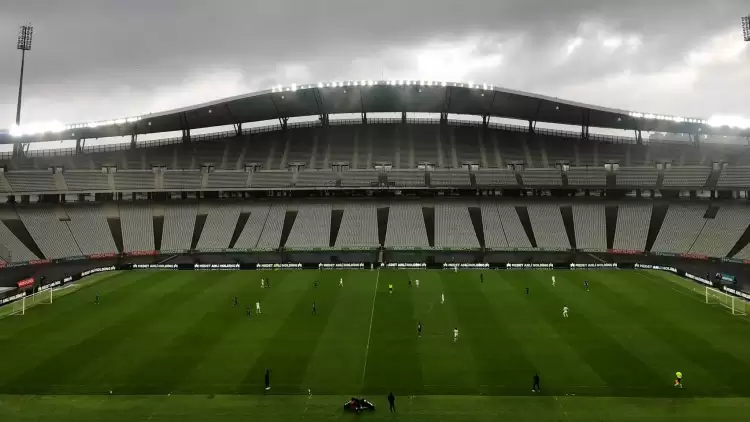 Olimpiyat Stadı'nda oynayacağına sokakta oyna!