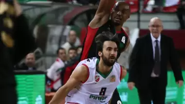 Pınar Karşıyaka'yı Jones taşıdı!