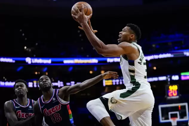 Antetokounmpo, Furkanlı Philadelphia'yı zirveden indirdi!