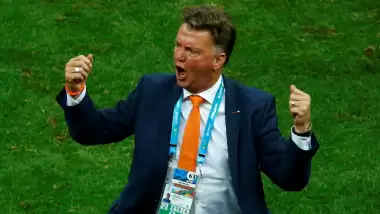VİDEO - Hollanda Milli Takım Teknik Direktörü Louis van Gaal sakatlandı