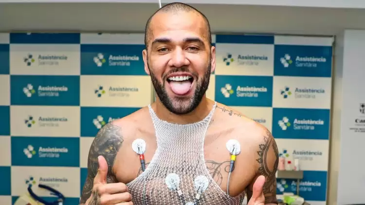 Barcelona'da Dani Alves sağlık kontrolünden geçti