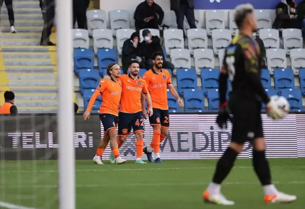 Başakşehir'de Sivasspor maçı sonrası 3 puan sevinci yaşanıyor