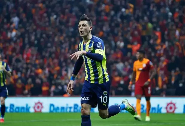 Fenerbahçe'yi derbide 'Mesut' etti!