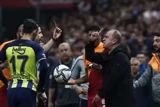 Fatih Terim derbide çıldırdı! Kartın ardından sözleri ortaya çıktı