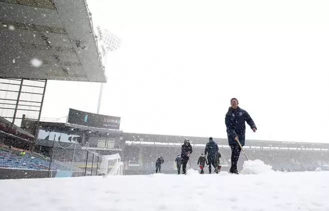 Premier Lig'e kar engeli! Burnley-Tottenham maçı ertelendi