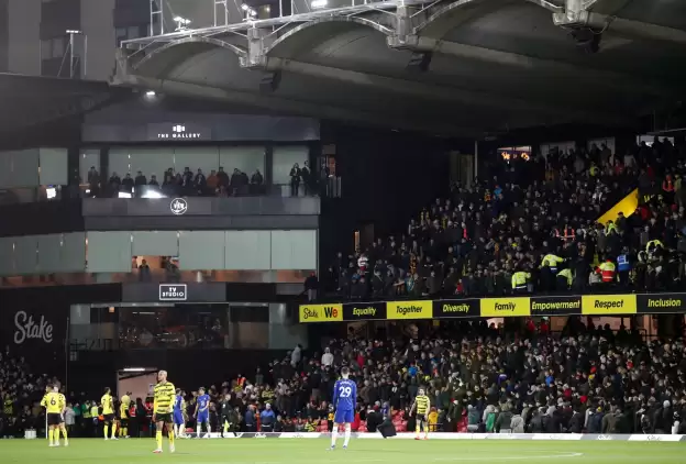 Watford-Chelsea maçına zorunlu mola! Yarım saat durdu