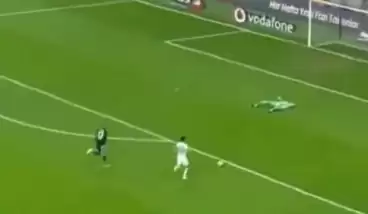 VİDEO- Beşiktaş maçında olay olmuştu! Yine kaleci yerde kaldı ama...