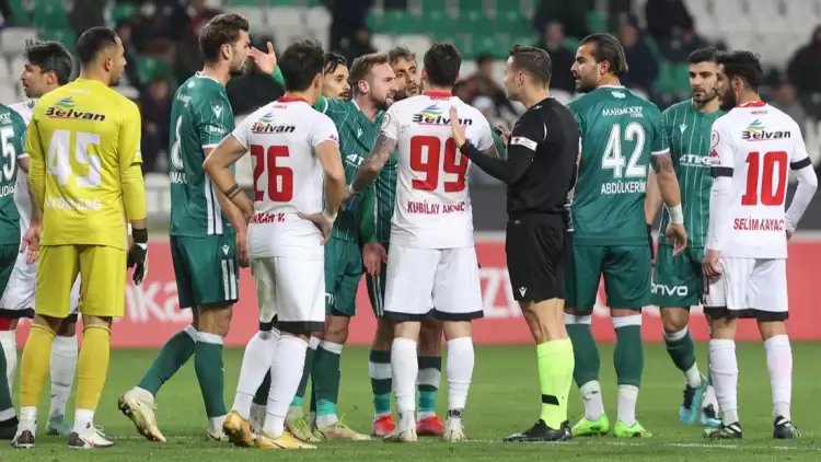 Konya'da fair-play dersi! Rakibe gol atması için kaleyi açtılar 