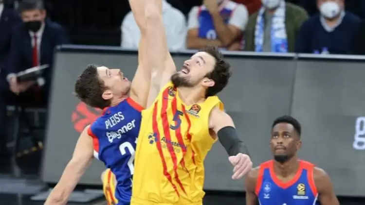 Efes'i kendi evladı yıktı! Uzatmada gülen Barça 