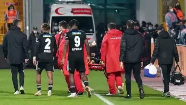 Beşiktaş'a kötü haber! Sedyeyle çıktı, derbide yok