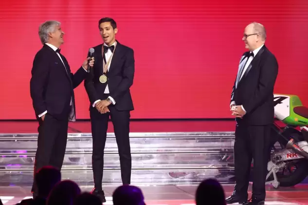 Dünya Superbike şampiyonu Toprak Razgatlıoğlu, ödülünü Monaco'da aldı