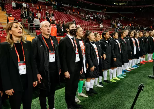 Galatasaray Teknik Direktörü Nurcan Çelik: "Hakem azizliğine uğradık"