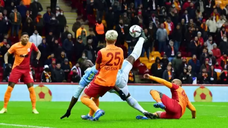 Rövaşata Okaka! Cimbom'u da boş geçmedi