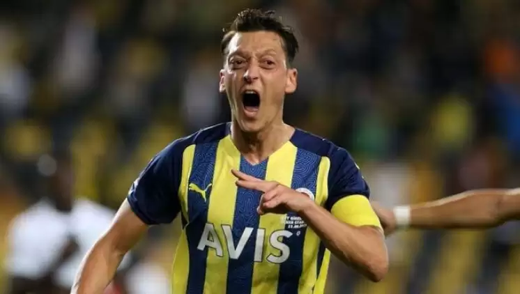 Mesut Özil, Fenerbahçe'yi taşıyor