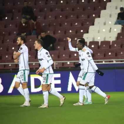 4 gol, 2 kırmızı kart! Akdeniz'de 3 puan Konyaspor'un...