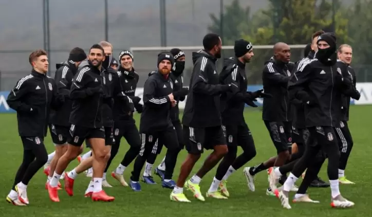 Beşiktaş'ta karar verildi! İşte bileti kesilen isimler...