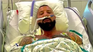 Aşı karşıtı Avrupa şampiyonu boksör korona virüsten hayatını kaybetti