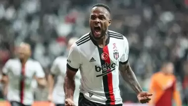 Cyle Larin takasla gidecek, yerine milli golcü gelecek!