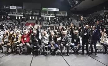 Beşiktaş'ta Ahmet Nur Çebi ve yönetimi ibra edildi