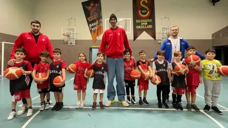 Eski NBA yıldızı Closs, Türkiye'de çocuklara ders veriyor