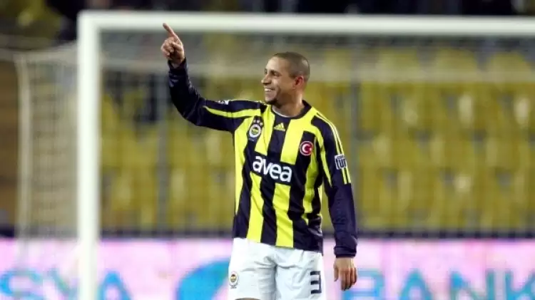 Fenerbahçe'nin yeni teknik direktörü Roberto Carlos mu oluyor?