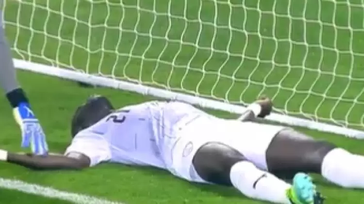 Malili futbolcu Ousmane Coulibaly sahada kalp krizi geçirdi 