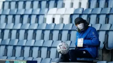 Yunanistan'da ligler ertelendi!