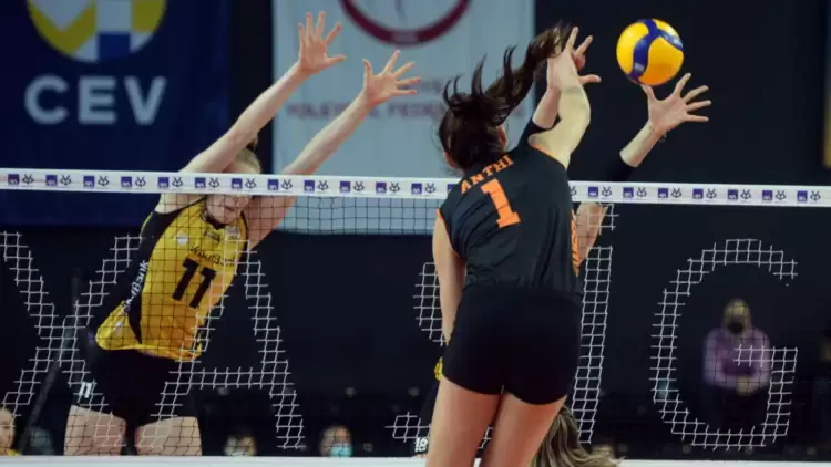 VakıfBank, Galatasaray'ı 3-0 yendi, Dörtlü Final'e Yükseldi