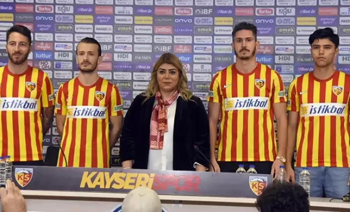 Kayserispor, yeni transferleri için imza töreni düzenledi