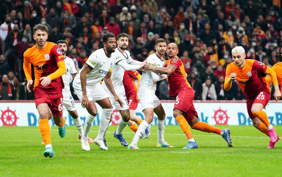 ajansspor: Galatasaray - Kasımpaşa maçında Halil attı, Donk karşılık verdi