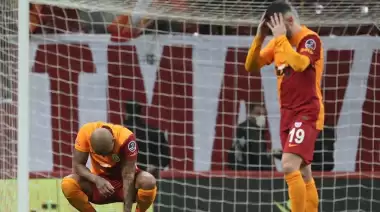 Aslan dibe vurdu, fark azaldı ama küme düşme hattıyla! İşte son puan durumu...